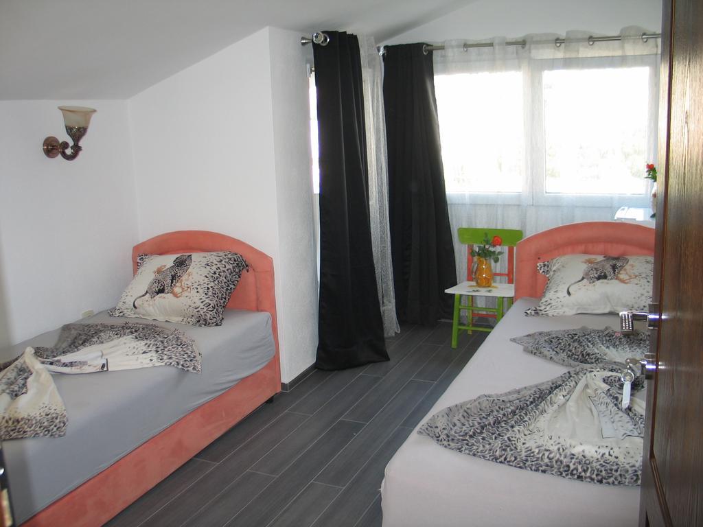 Guest House Dena Dobrá Voda Zimmer foto