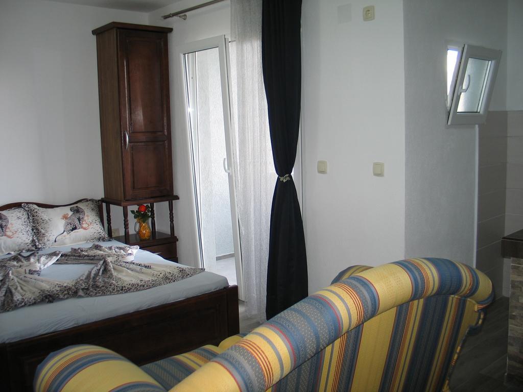 Guest House Dena Dobrá Voda Zimmer foto